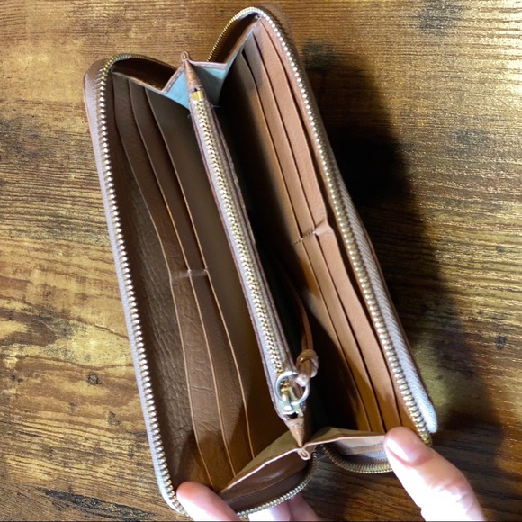 Authentic Chloe Lily Long Wallet - Picture 12 of 16